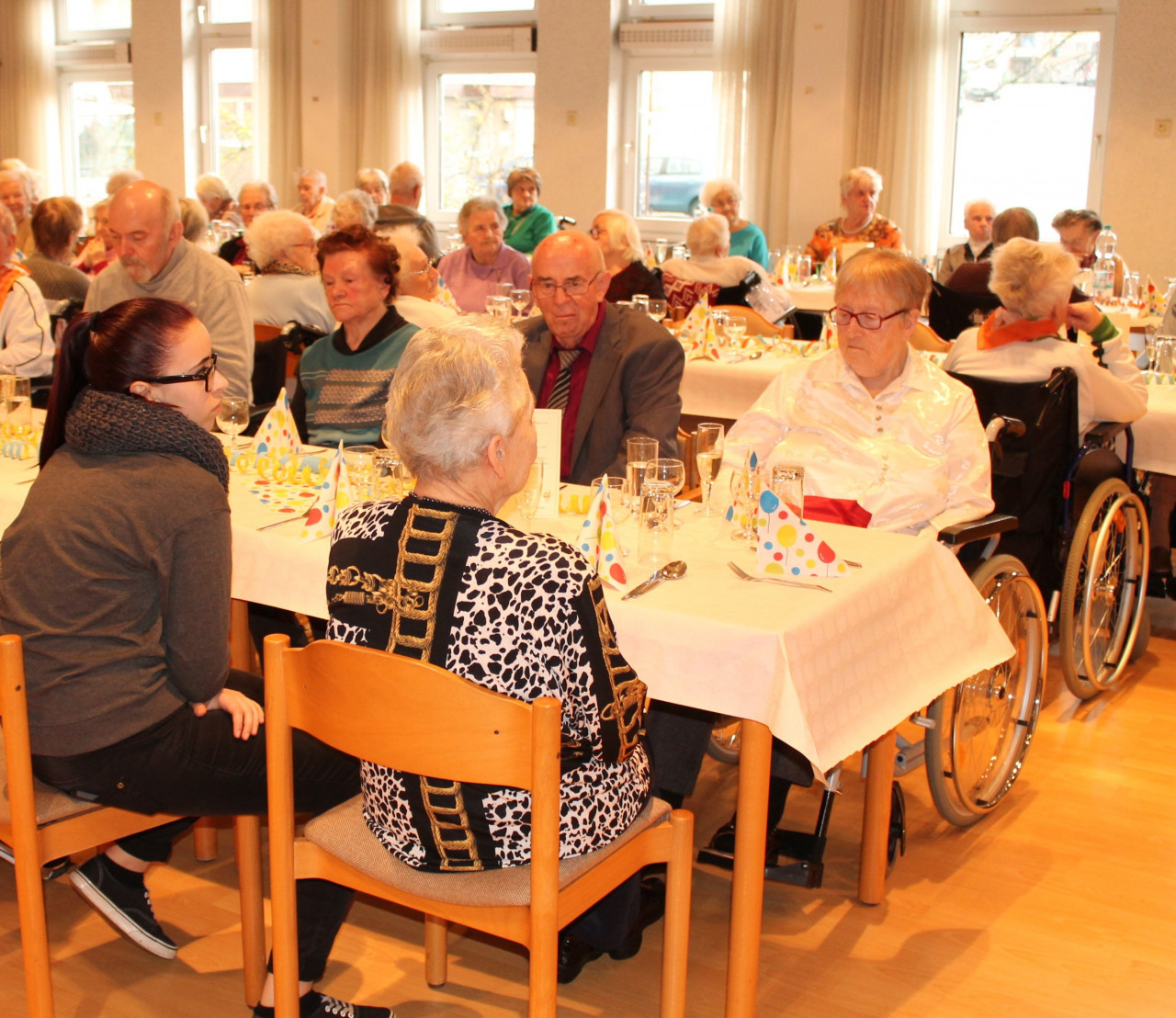 BewohnerInnen beim Neujahrsempfang